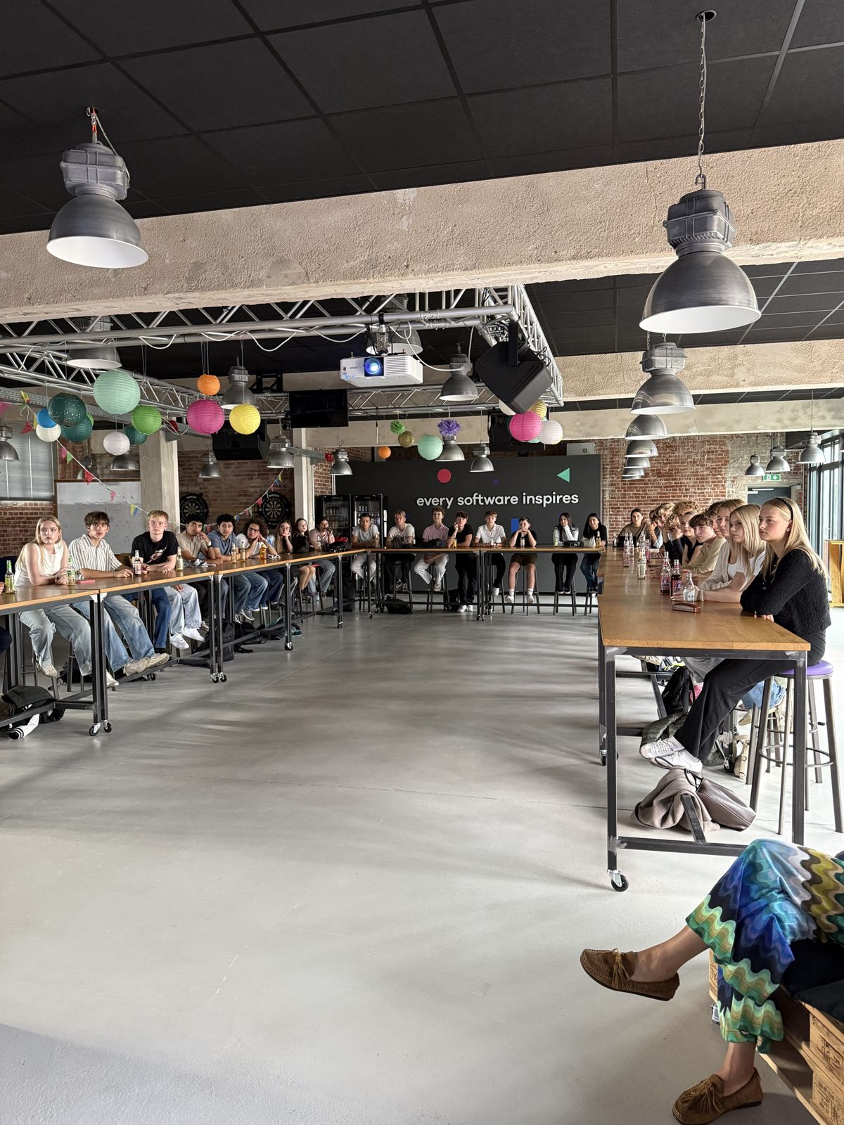 Teilnehmende im Workshopraum bei slashwhy